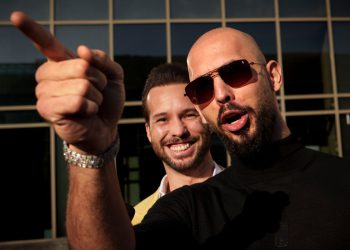 Andrew i brat Tristan Tate ostavljaju Rumunjsku za nas na privatnom mlaznicu: ažuriranja uživo