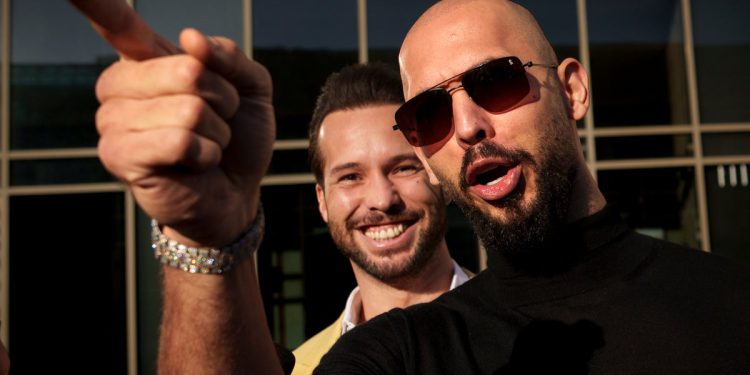 Andrew i brat Tristan Tate ostavljaju Rumunjsku za nas na privatnom mlaznicu: ažuriranja uživo