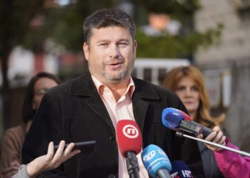 Ante Popović: “Izbacite politiku iz školskih ustanova”