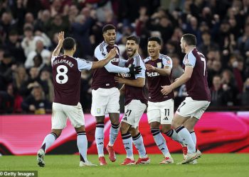 Aston Villa 2-1 Chelsea: Marcus Rashford postavlja dva cilja Marco Asensio jer se zimski potpisi kombiniraju kako bi nanijeli treći izravni poraz bluesu