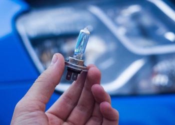 Auto Klub – Anketa među vozačima pokazala: Dvije trećine ih nikada nije izmijenilo žarulju na automobilu