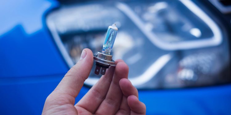 Auto Klub – Anketa među vozačima pokazala: Dvije trećine ih nikada nije izmijenilo žarulju na automobilu