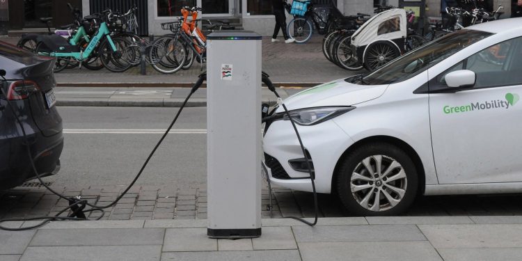 Auto Klub – Crna prognoza: ‘Prodaja električnih automobila u EU-u dodatno će pasti ove godine’