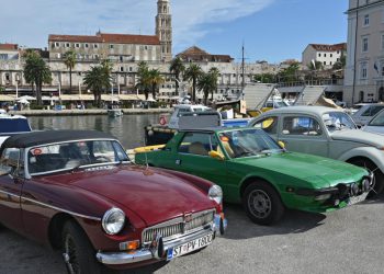 Auto Klub – Imaju manji ‘karbonski otisak’ od električnih: Studija dokazala koliko zaista zagađuju klasični automobili