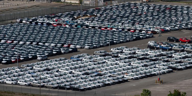 Auto Klub – Jeste li znali koliko goriva u spremniku novi automobili napuštaju tvornicu? Nekoliko čimbenika ovisi o količini