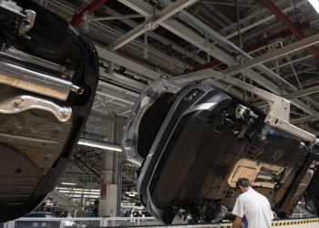 Auto Klub – Jeste li znali s koliko litara goriva u spremniku novi auti napuštaju tvornicu? Nekoliko čimbenika ovisi o količini