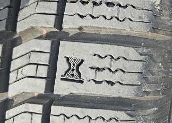 Auto Klub – Misteriozna oznaka: Svi se pitaju što znači ovaj znak na auto gumama, sve do nedavno nije ni postojao