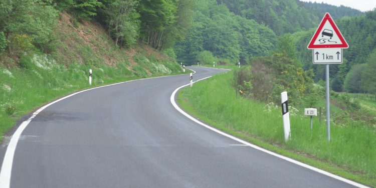 Auto Klub – Misteriozni zavoj ima svoj YouTube kanal: Izgleda potpuno uobičajeno, ali svima stvara velike probleme