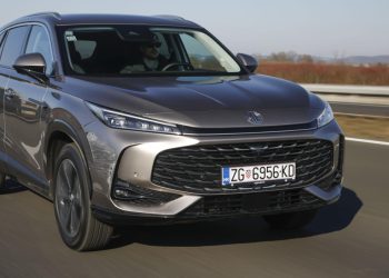 Auto Klub – Na testu: Zgodno dizajniran i vrlo solidno izrađen MG HS 1.5 T-GDI DCT Luxury s benzincem od 170 KS