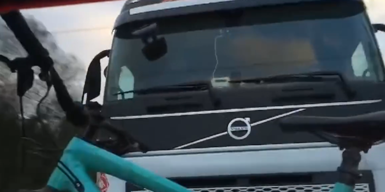 Auto Klub – Obitelj doživjela neviđeni teror kamiondžije: ‘Zabijao se u nas straga, mislili smo da smo gotovi!’ Snimka sve otkrila