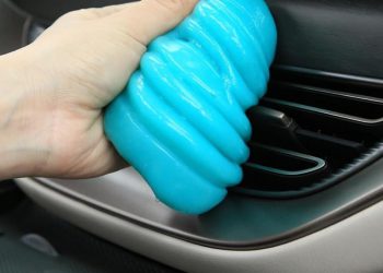 Auto Klub – Sada slobodno možete voziti i jesti lisnato pecivo: Ovo je novi hit za čišćenje unutrašnjosti automobila