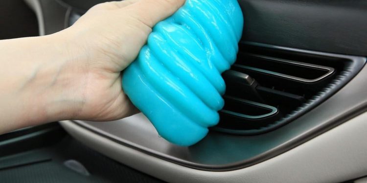 Auto Klub – Sada slobodno možete voziti i jesti lisnato pecivo: Ovo je novi hit za čišćenje unutrašnjosti automobila