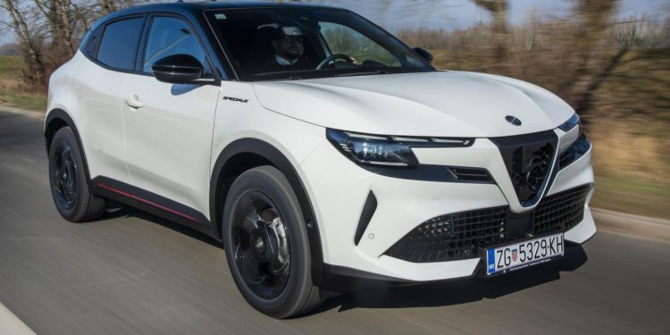 Auto Klub – Stigao je novi Alfa Romeo Junior: Gradski crossover sa zmijom na znaku izgleda atraktivno i jednako dobro se vozi