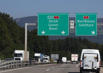 Auto Klub – Sud presudio: Vozač BMW-a dobio enormnu kaznu od 104.000 eura. Razlog: Držao je premali razmak na autocesti