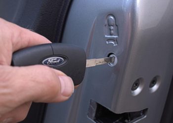 Auto Klub – Svi ga automobili imaju, ali malotko zna čemu zapravo služi maleni utor u stražnjim vratima