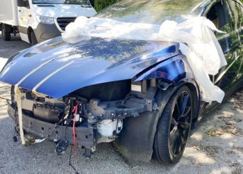 Auto Klub – Tesla tuži vlastite kupce: Njezini su roditelji ozlijeđeni u sudaru, a na kraju je morala platiti odštetu
