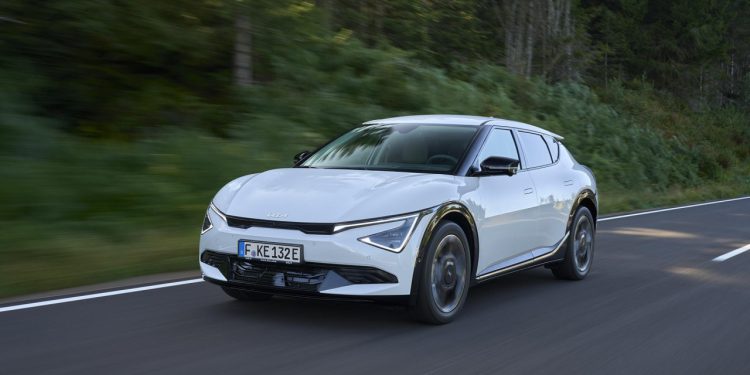 Auto Klub – Vozili smo osvježenu Kiju EV6: Uz ušminkanu karoseriju i bolji ovjes, nova baterija donosi doseg od 582 km