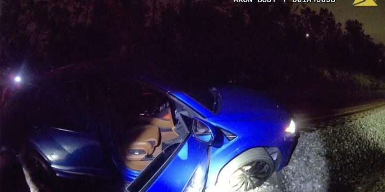 Auto Klub – ‘Zanate li vi tko je moj tata?’ Drogiran Lamborghinijem zaglavio na tračnicama, policajci nisu mogli vjerovati tko je za volanom