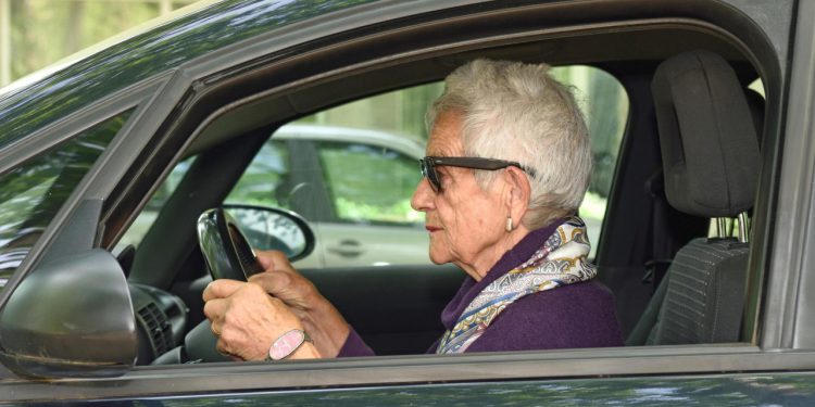 Auto Klub – Zanimljivost: Kupila auto u vrijeme Beatlesa, potpisala doživotno jamstvo i potom prešla gotovo milijun kilometara