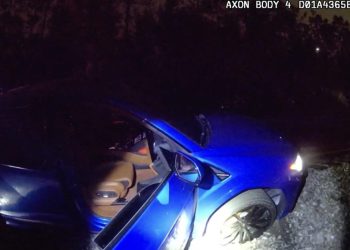 Auto Klub – ‘Znate li vi tko je moj tata?’ Drogiran Lamborghinijem zaglavio na tračnicama, policajci nisu mogli vjerovati tko je za volanom