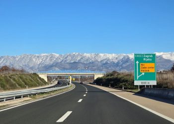 Autoceste A1 i A6 prema moru i magistrala pod Velebitom zbog bure otvorene samo za osobna vozila