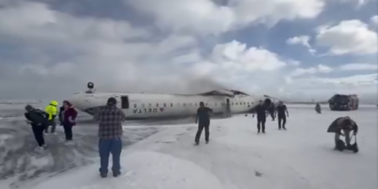 Avion se okreće pri slijetanju u aerodrom Toronto – RT World News