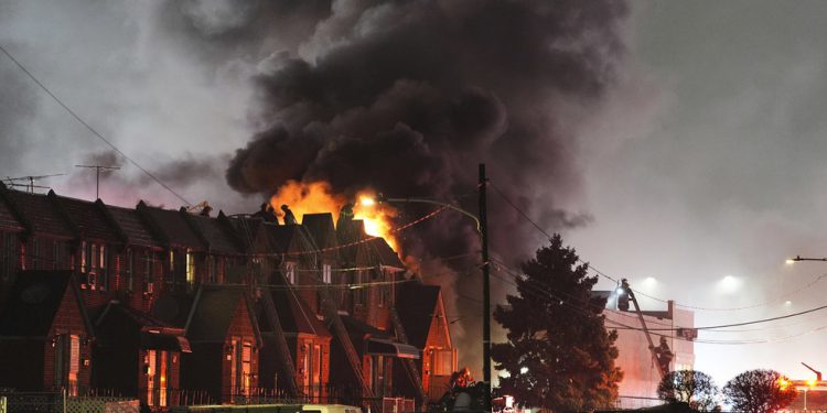 Avion se u SAD -u u vatrenoj eksploziji (videozapisi) – RT World News