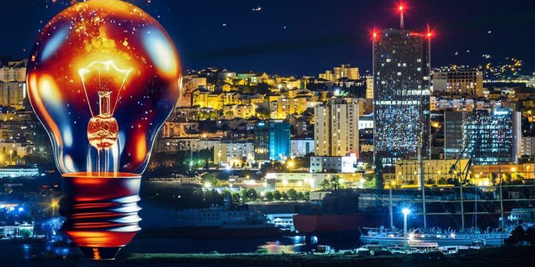 BEZ STRUJE Napunite mobitele, obavite potrebno. Dijelovi Splita, trogirskog područja i Dalmatinske zagore sljedeća dva dana bez električne energije