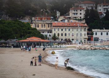 BROJNA KUĆANSTVA BEZ VODE Pukla cijev u Omišu, doznali smo detalje…