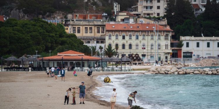 BROJNA KUĆANSTVA BEZ VODE Pukla cijev u Omišu, doznali smo detalje…
