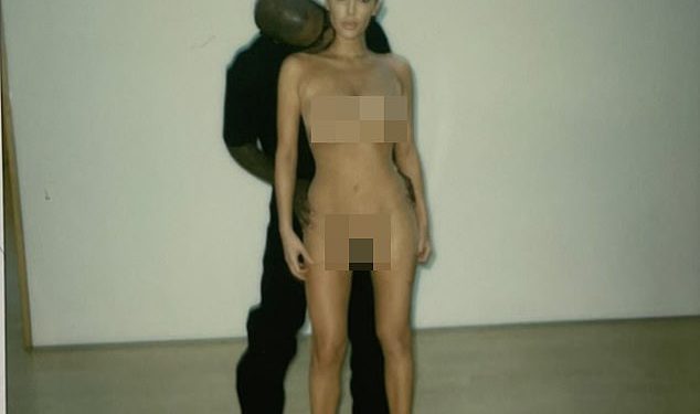 Bianca Censori vraća se na Instagram kako bi podijelila gole fotografije s Grammyja dok Kanye West ponovno obriše svoj račun i ugasila Taylor Swift