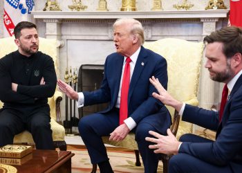 Bijesni Trump-Zelensky Row u Bijeloj kući ostavlja ukrajinske mirovne pregovore i minerali se bave tattersima