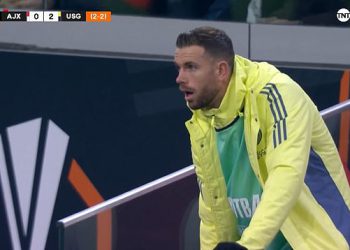Bivši kapetan Liverpoola Jordan Henderson rezerviran je na klupi nakon što se uključio u Mass Brawl dok Ajax provlači kravatu Europa lige