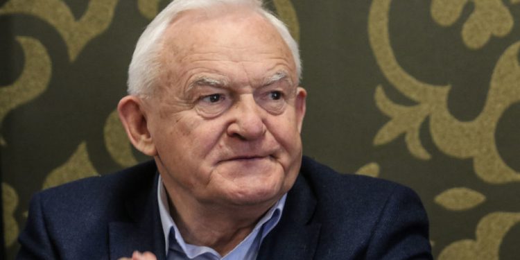 Bivši poljski premijer optužuje Ukrajince za napade požara – RT World News