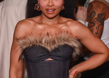 Blac Chyna, 36, smanjuje trendovsku liku u koordinskom traperu nadahnutom 90-ima dok pohađa zabavu Coracho Tequila London Fashion Week Party