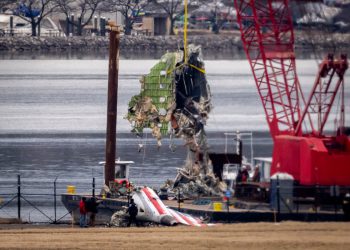 Black Hawk helikopter možda nije čuo da će izaći iza American Airlines Jet