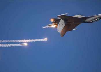 Blizak susret kineskog i australskog aviona uz ispaljivanje toplinskih mamaca