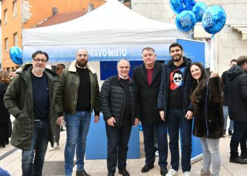 Boban, Šošić i Čogelja u Sinju: Prepuna Pijaca ih slušala