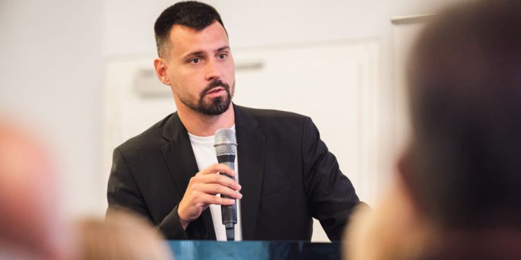 Bojan Ivošević: “Ukoliko želite kraj HDZ-a u SDŽ poslušajte anketu SDP-a”