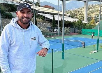 Bombshell kao istaknuti Aussie teniski trener optužen je za niz seksualnih kaznenih djela – uključujući silovanje