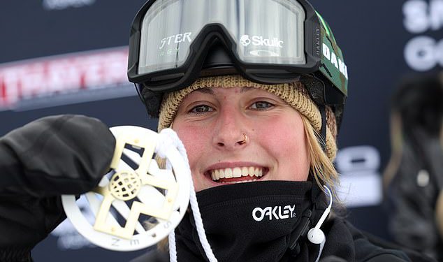 Britanska tinejdžerska senzacija za snowboarding Mia Brookes, 18 godina, postala je najmlađa svjetska prvakinja, ozbiljni sudar koji ju je ostavio nesvjesno 40 minuta – i njezina ponuda za Zlato Zimske olimpijske igre