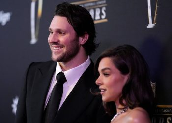 Buffalo Bills napadač Josh Allen, glumac Hailee Steinfeld hodao crveni tepih na NFL Honors
