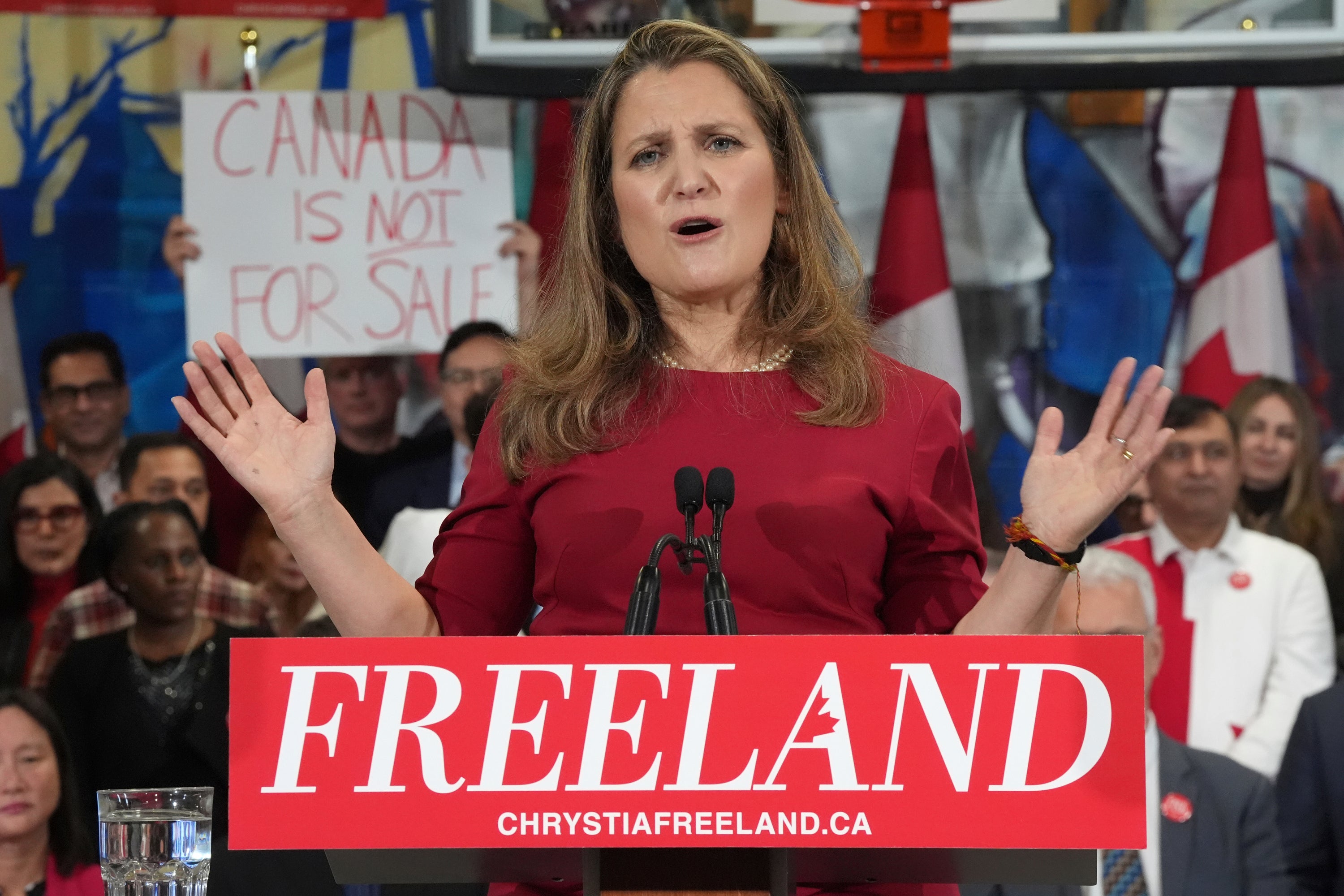 Freeland, koji trči zamijeniti Justina Trudeaua, zaprijetio je tarifama na Muskov Teslas