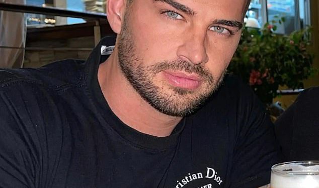 Carl Woods slams ex Katie Priceov IVF dokumentarni film kao “privlačenje pažnje” i tvrdi da je “nije bilo briga je li otac bebe broj šest”