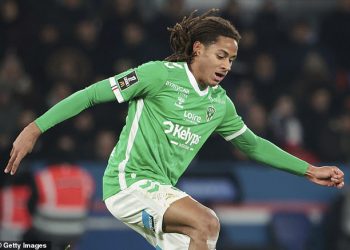 Chelsea se slaže da potpiše Mathis Amougou iz St -Etienne – s Bluesom koji želi povećati mogućnosti veznjaka ispred roka za prijenos