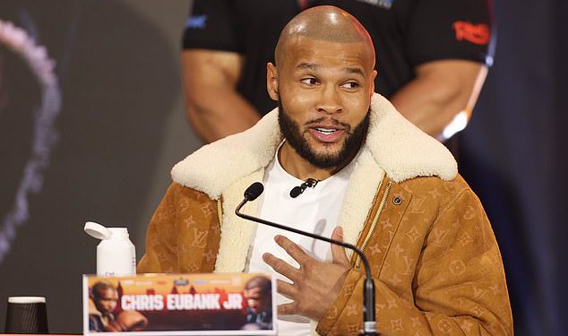 Chris Eubank jr bijesi Conora Benna izdajući zloslutnu prijetnju svom ocu Nigelu nakon što ga je legenda boksa uhvatio za grlo zbog razbijanja jajeta nad svojim sinom