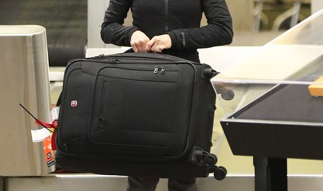 Čini se da je Renee Zellweger opet skrivala prstenasti prst usred mrava antead zaruke u LA -u