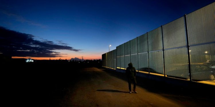 Ciparski zatvori sirijski muškarac zbog smrti trogodišnje djevojke na preopterećenom migrantskom brodu