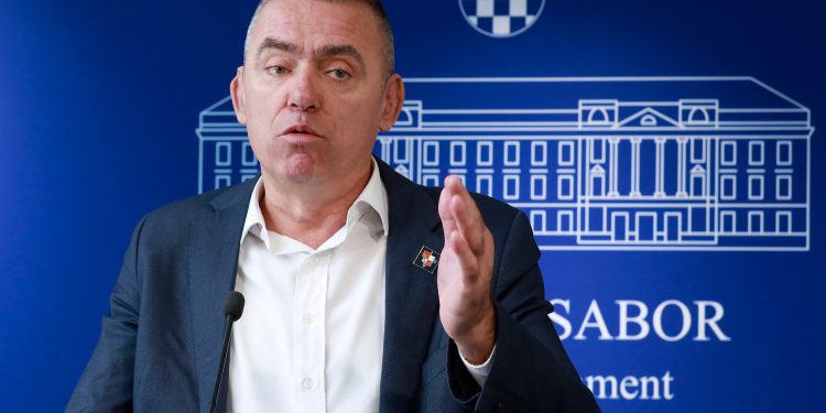 Ćipe raspalio po Pusiću zbog Thompsona: ‘To je posebno gadljivo’