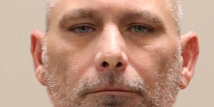 Čovjek pokreće napad na par u svojim 70 -ima nakon što pitaju o njegovom parkingu, kažu policajci